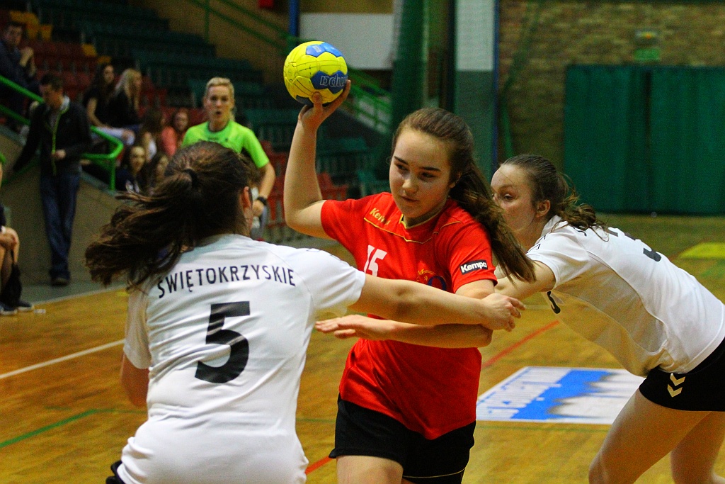 Młodziczki Dziewiątki na luzie wygrały z Koroną Handball Kielce	