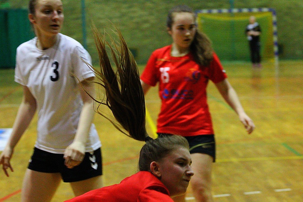 Młodziczki Dziewiątki na luzie wygrały z Koroną Handball Kielce	