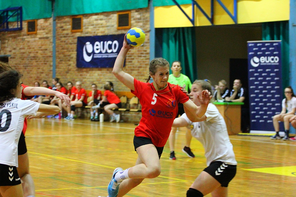 Młodziczki Dziewiątki na luzie wygrały z Koroną Handball Kielce	