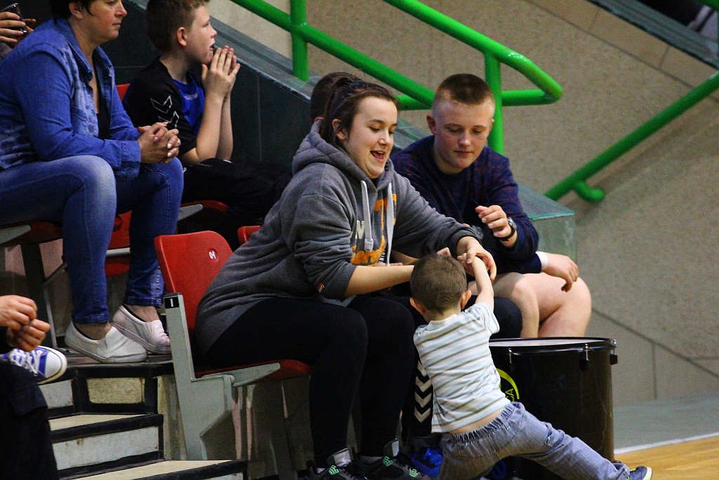 Młodziczki Dziewiątki na luzie wygrały z Koroną Handball Kielce	