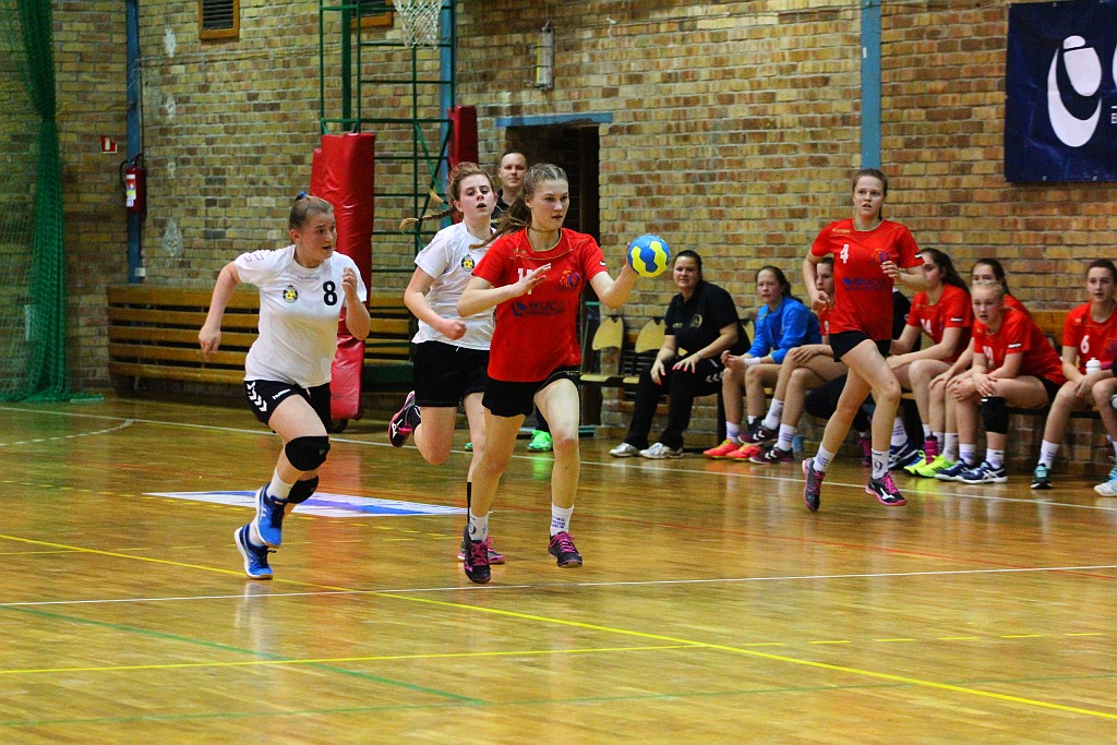 Młodziczki Dziewiątki na luzie wygrały z Koroną Handball Kielce	