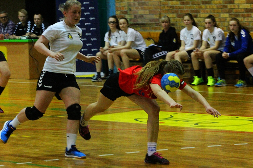 Młodziczki Dziewiątki na luzie wygrały z Koroną Handball Kielce	