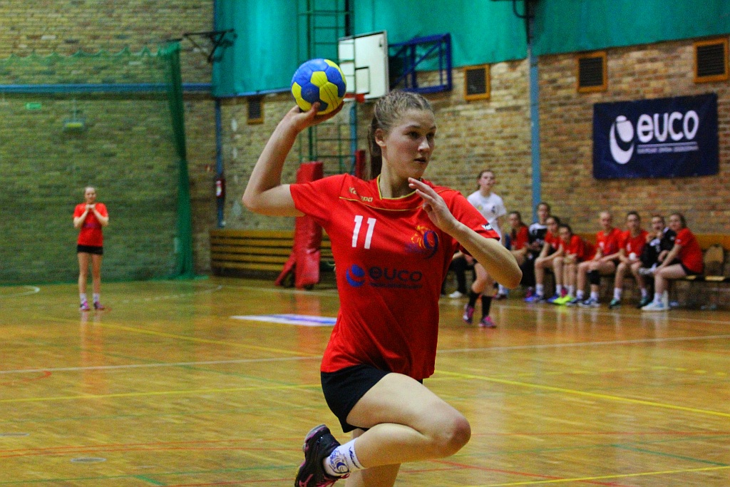 Młodziczki Dziewiątki na luzie wygrały z Koroną Handball Kielce	