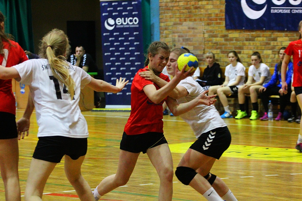 Młodziczki Dziewiątki na luzie wygrały z Koroną Handball Kielce	