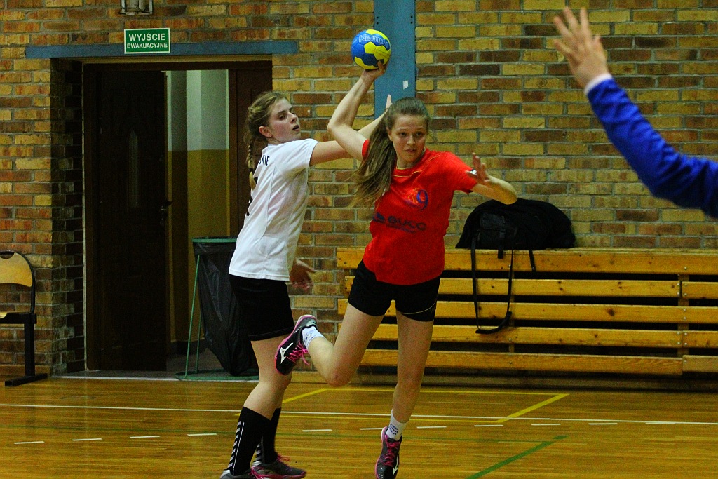 Młodziczki Dziewiątki na luzie wygrały z Koroną Handball Kielce	
