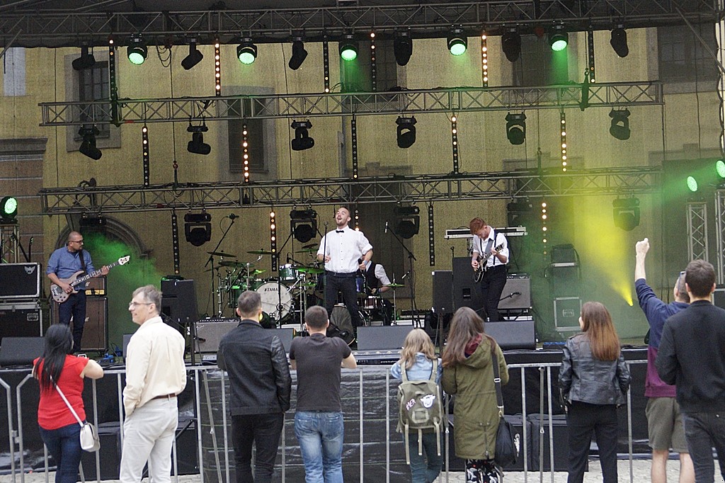 Przegląd Kapel Rockowych na dziedzińcu Akademii Rycerskiej
