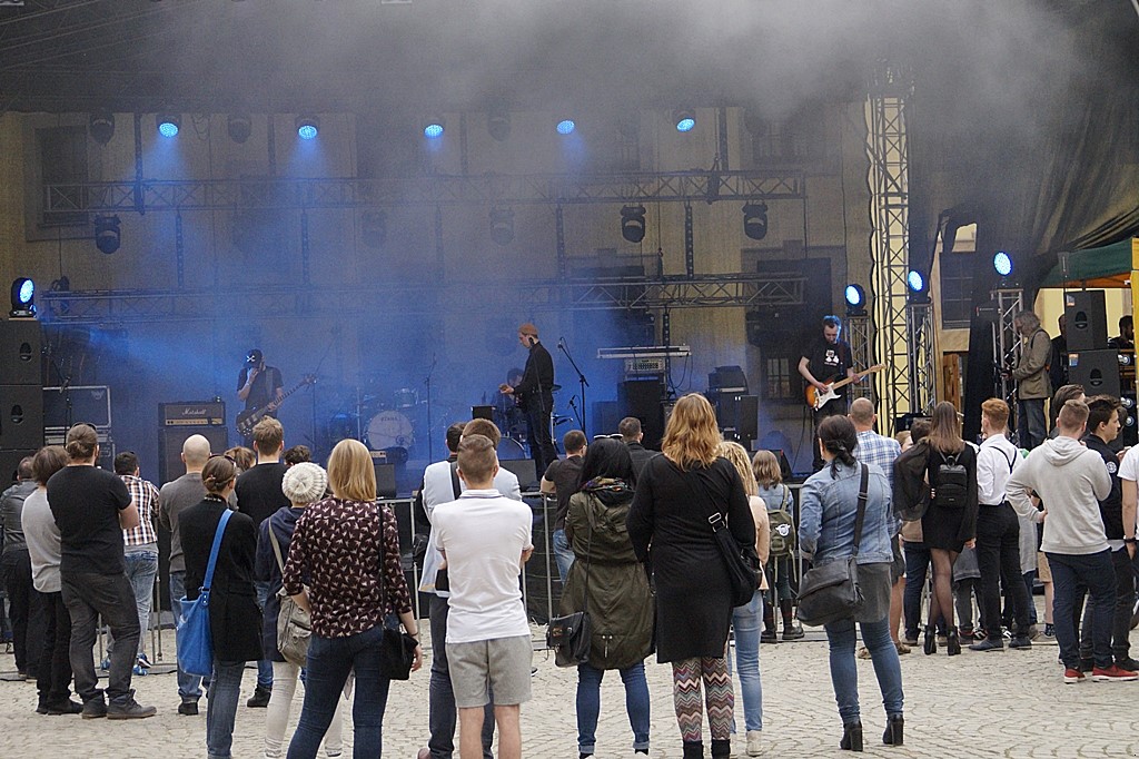 Przegląd Kapel Rockowych na dziedzińcu Akademii Rycerskiej