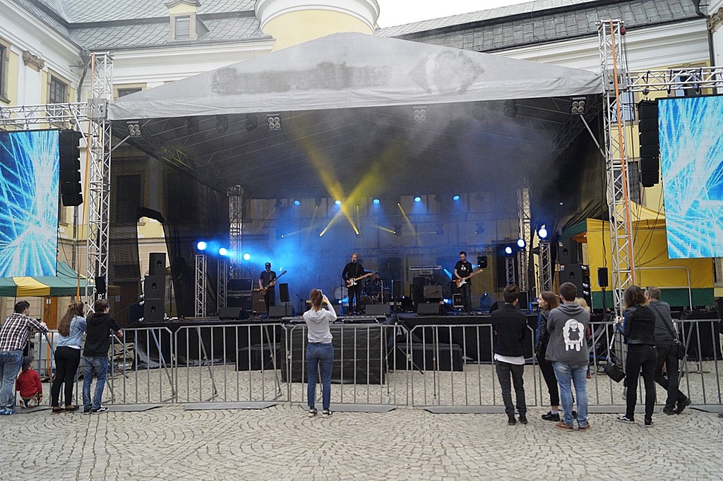Przegląd Kapel Rockowych na dziedzińcu Akademii Rycerskiej