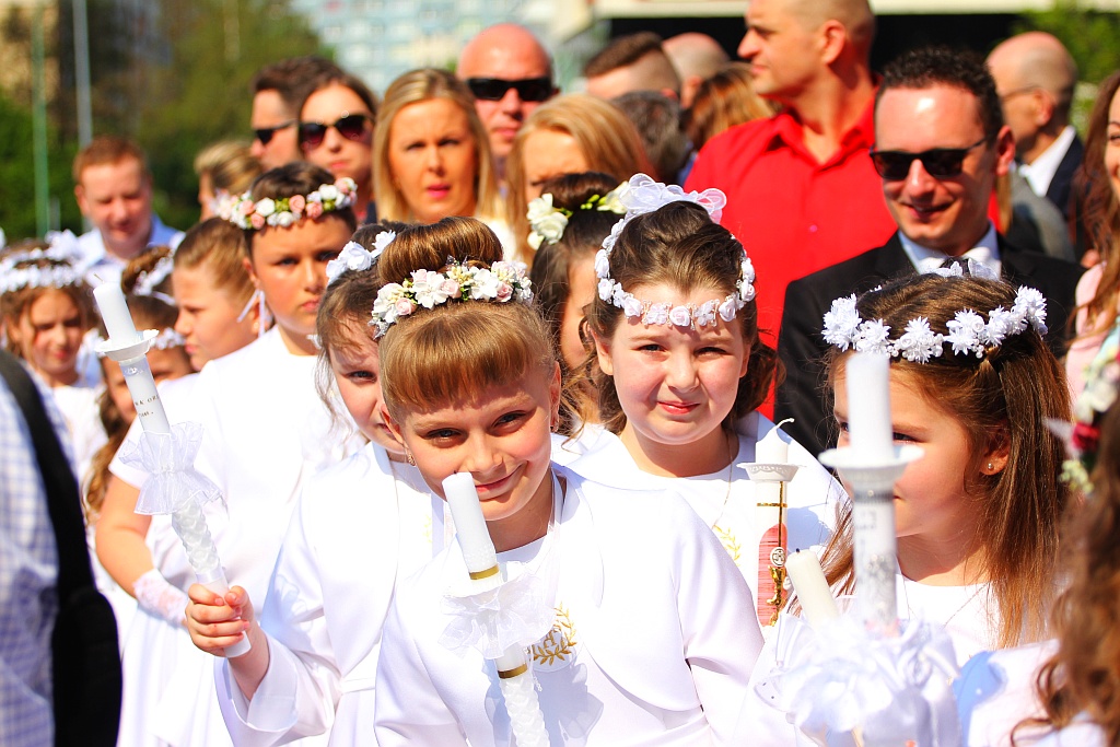 Pierwsza Komunia święta w kościele Matki Bożej Królowej Polski