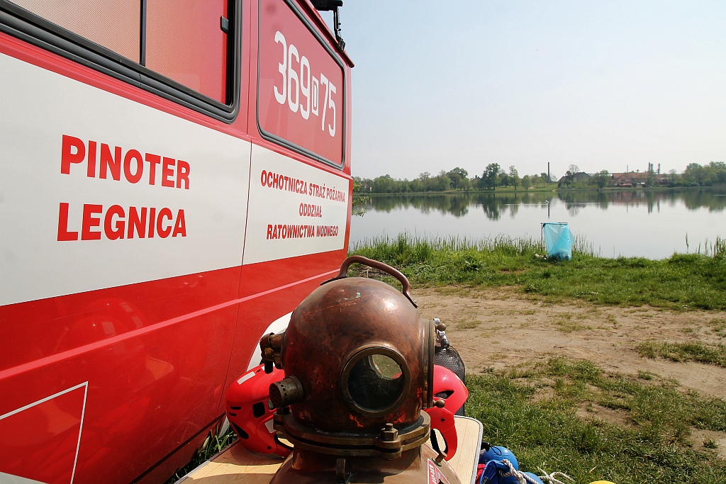 OSP-ORW Pinoter przyłączył się do akcji sprzątania jeziora