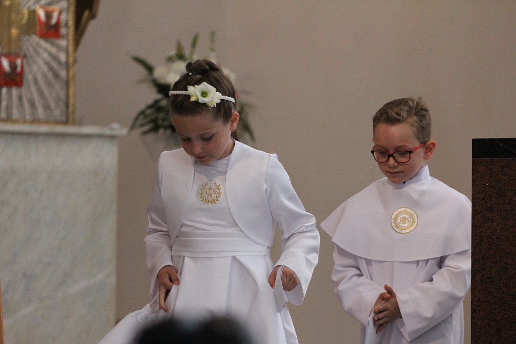 Pierwsza Komunia święta w kościele Matki Bożej Królowej Polski