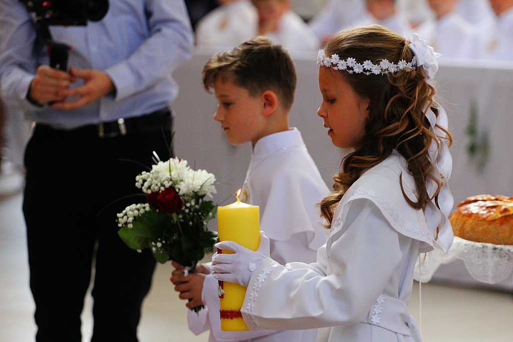 Pierwsza Komunia święta w kościele Matki Bożej Królowej Polski