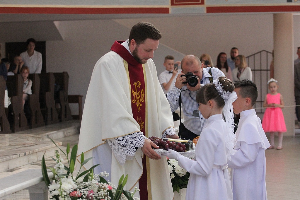 Pierwsza Komunia święta w kościele Matki Bożej Królowej Polski