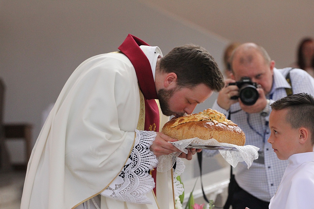 Pierwsza Komunia święta w kościele Matki Bożej Królowej Polski