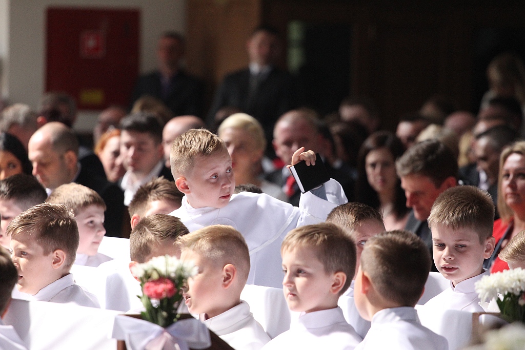 Pierwsza Komunia święta w kościele Matki Bożej Królowej Polski