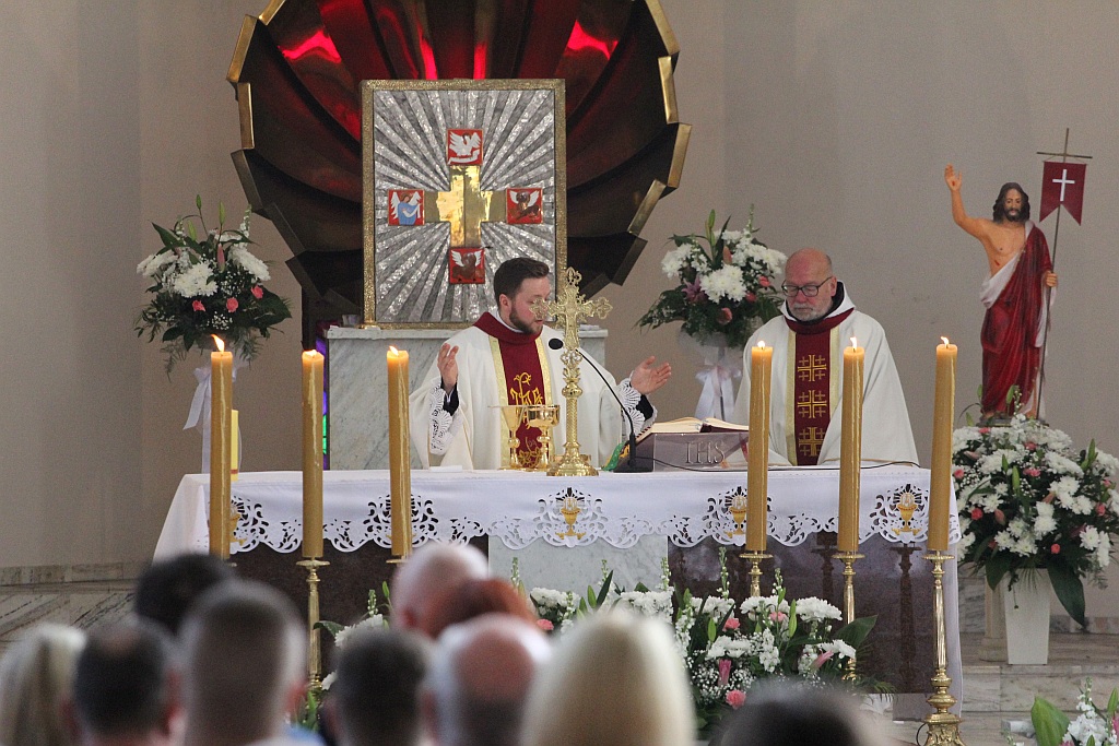 Pierwsza Komunia święta w kościele Matki Bożej Królowej Polski