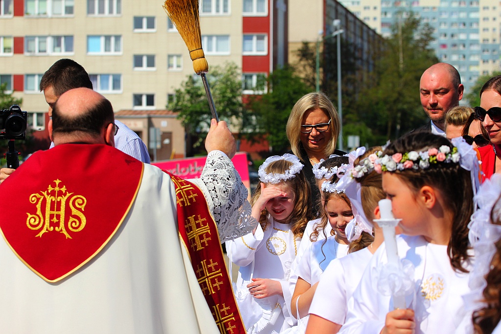 Pierwsza Komunia święta w kościele Matki Bożej Królowej Polski