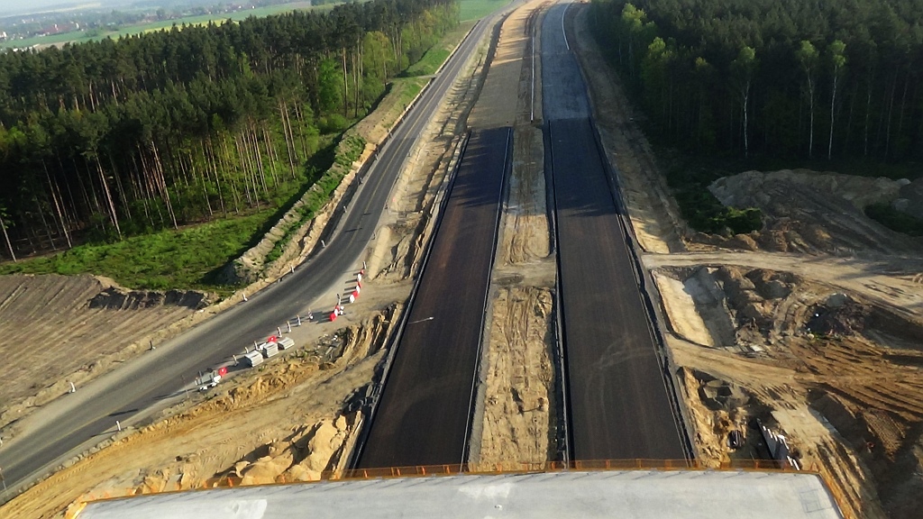 Z wizytą na budowie drogi ekspresowej. S3 rośnie w oczach
