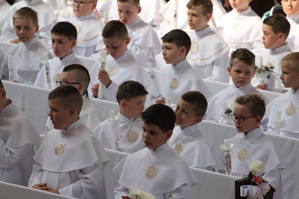 Pierwsza Komunia święta w kościele Matki Bożej Królowej Polski