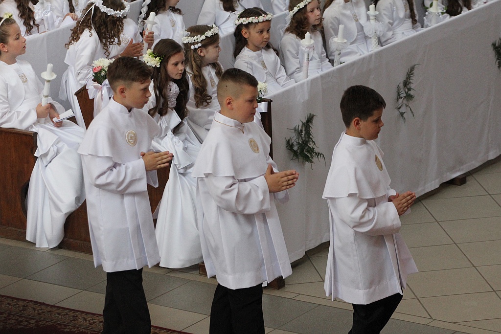 Pierwsza Komunia święta w kościele Matki Bożej Królowej Polski