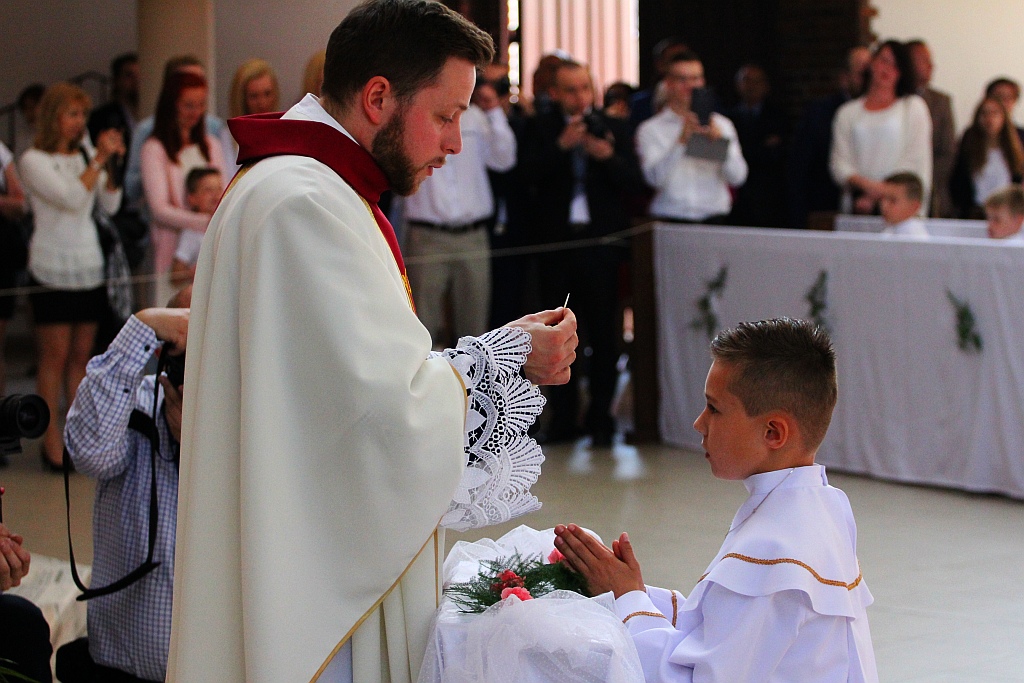 Pierwsza Komunia święta w kościele Matki Bożej Królowej Polski