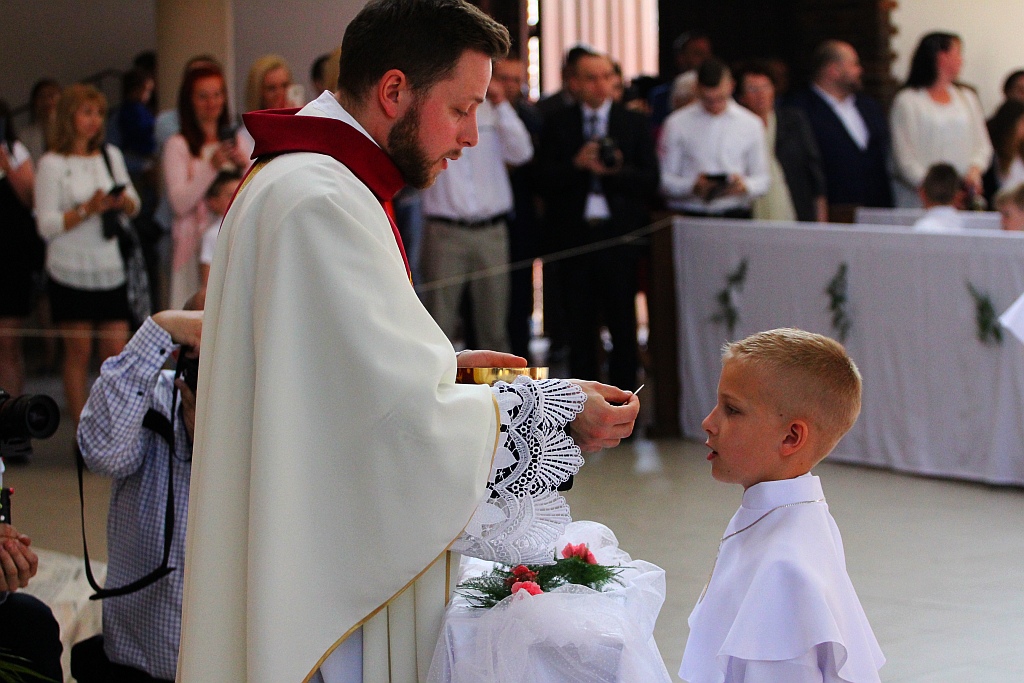 Pierwsza Komunia święta w kościele Matki Bożej Królowej Polski