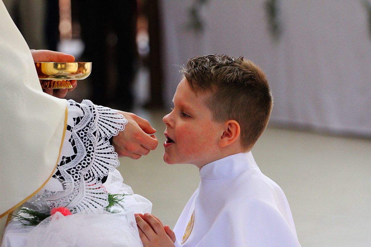 Pierwsza Komunia święta w kościele Matki Bożej Królowej Polski