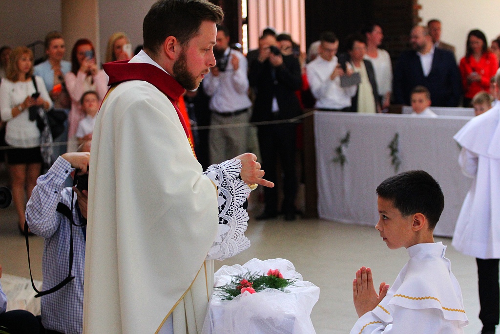 Pierwsza Komunia święta w kościele Matki Bożej Królowej Polski