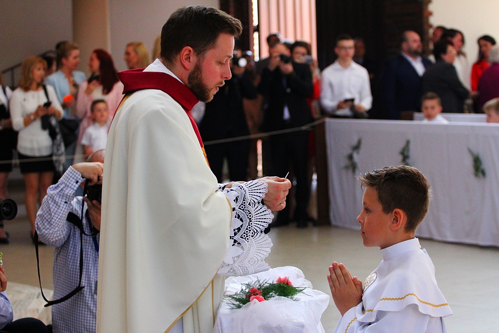 Pierwsza Komunia święta w kościele Matki Bożej Królowej Polski