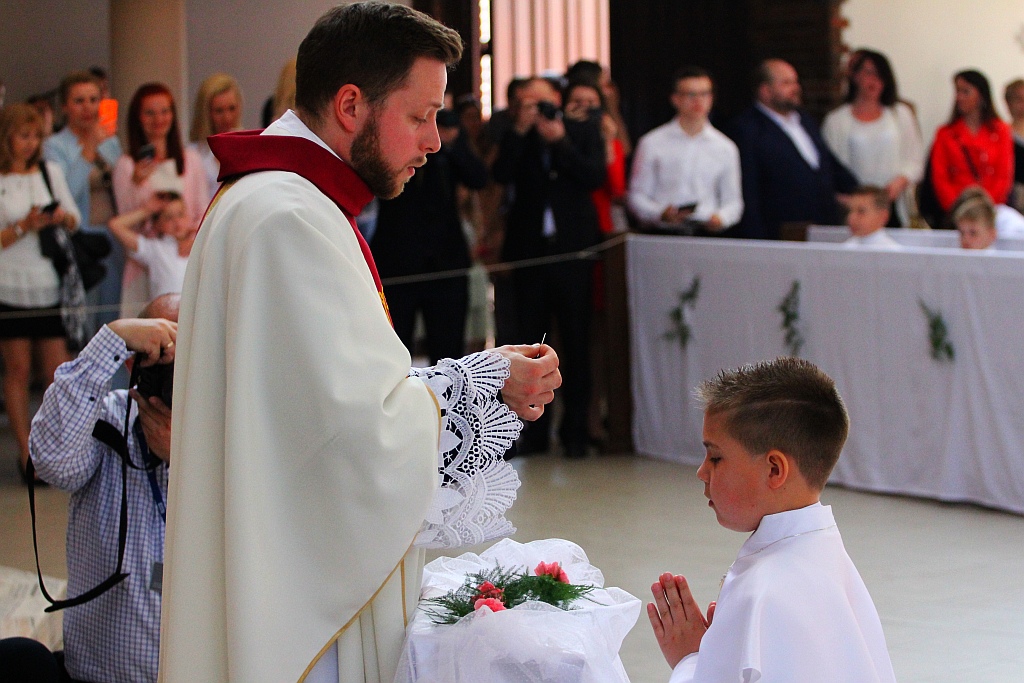 Pierwsza Komunia święta w kościele Matki Bożej Królowej Polski