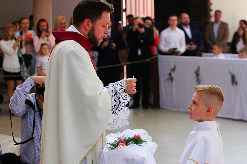 Pierwsza Komunia święta w kościele Matki Bożej Królowej Polski