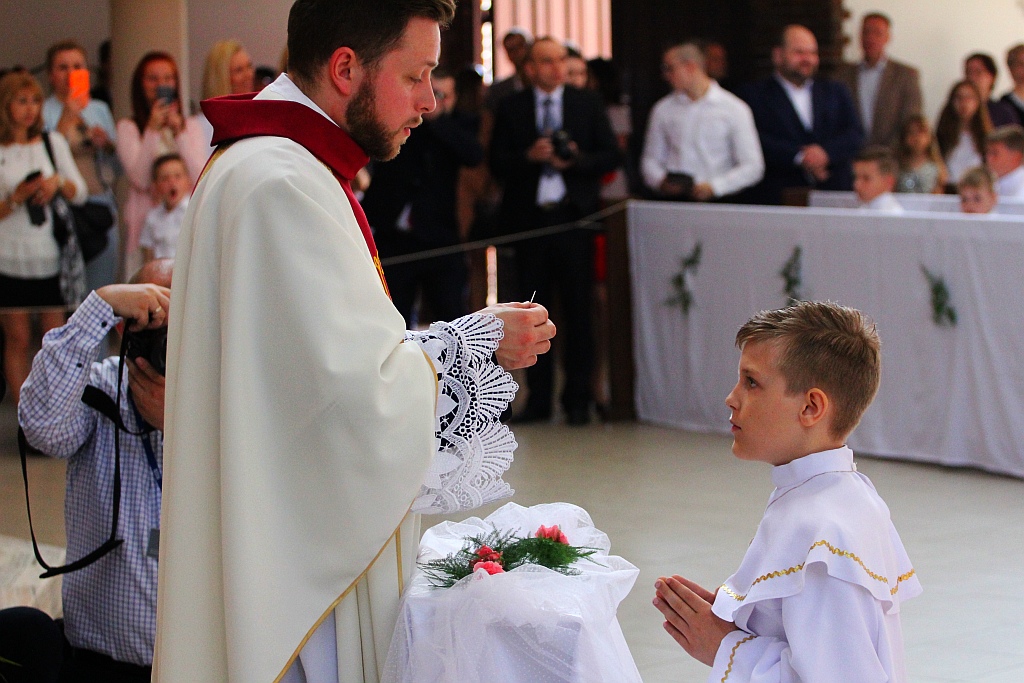 Pierwsza Komunia święta w kościele Matki Bożej Królowej Polski