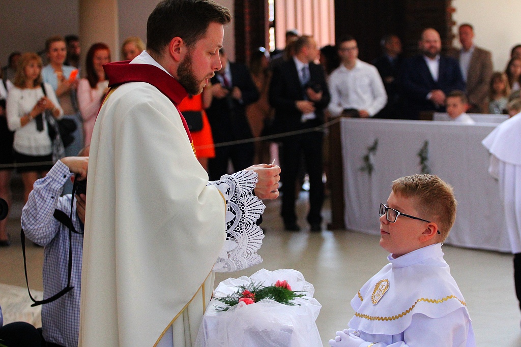 Pierwsza Komunia święta w kościele Matki Bożej Królowej Polski