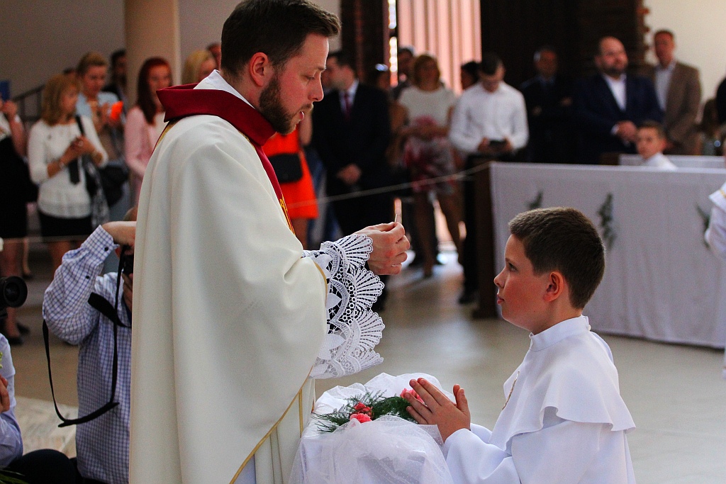 Pierwsza Komunia święta w kościele Matki Bożej Królowej Polski