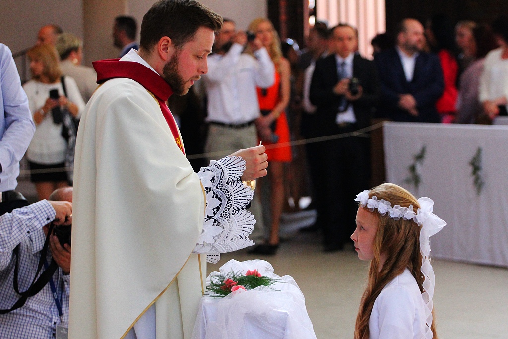 Pierwsza Komunia święta w kościele Matki Bożej Królowej Polski