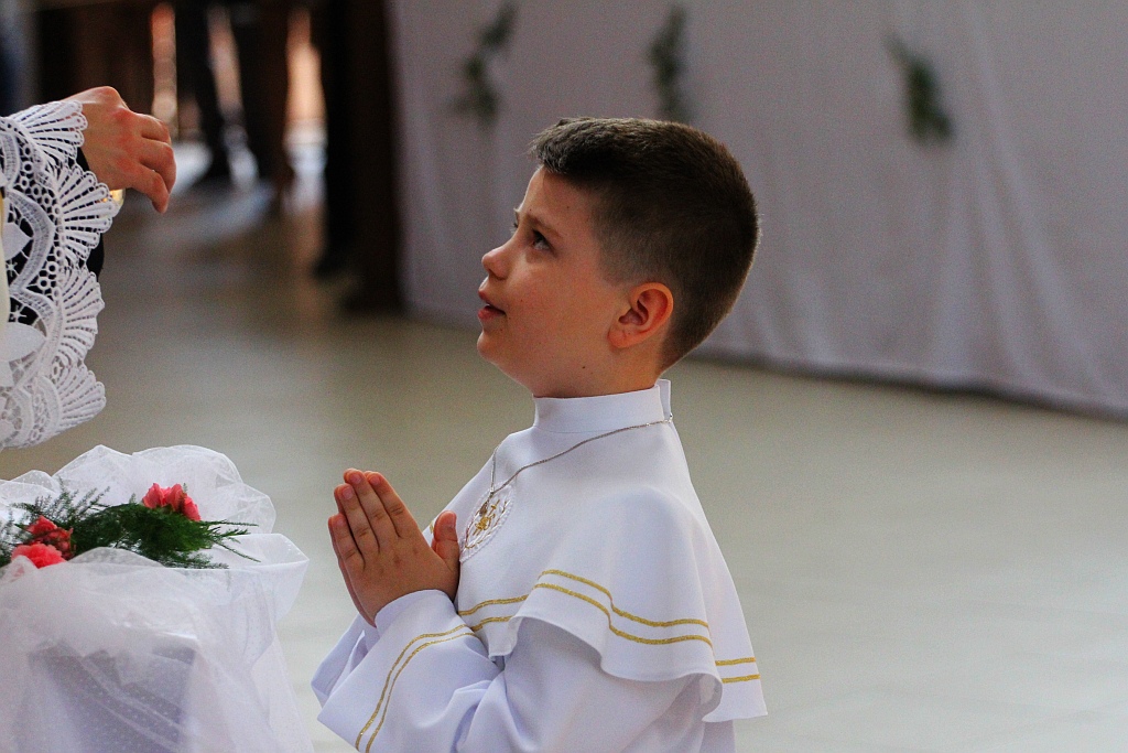Pierwsza Komunia święta w kościele Matki Bożej Królowej Polski