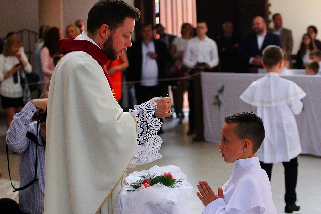 Pierwsza Komunia święta w kościele Matki Bożej Królowej Polski