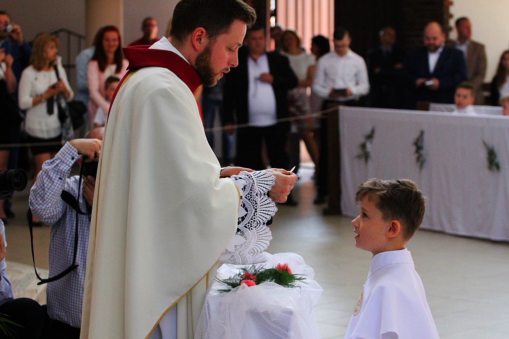Pierwsza Komunia święta w kościele Matki Bożej Królowej Polski