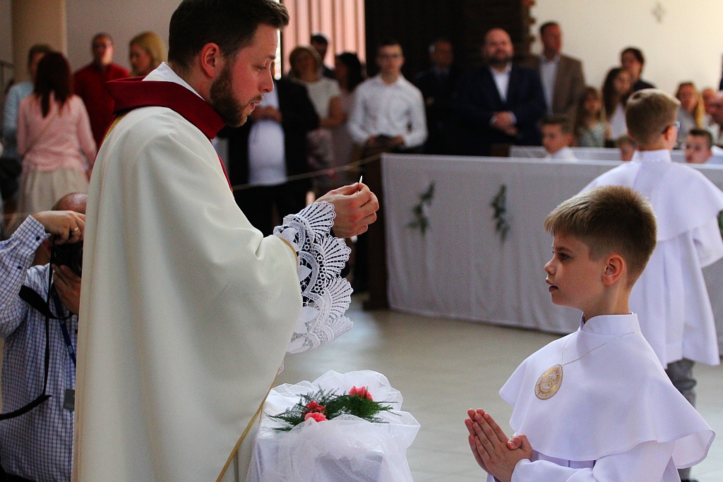 Pierwsza Komunia święta w kościele Matki Bożej Królowej Polski