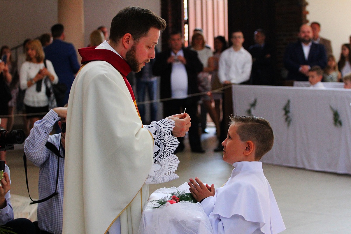 Pierwsza Komunia święta w kościele Matki Bożej Królowej Polski