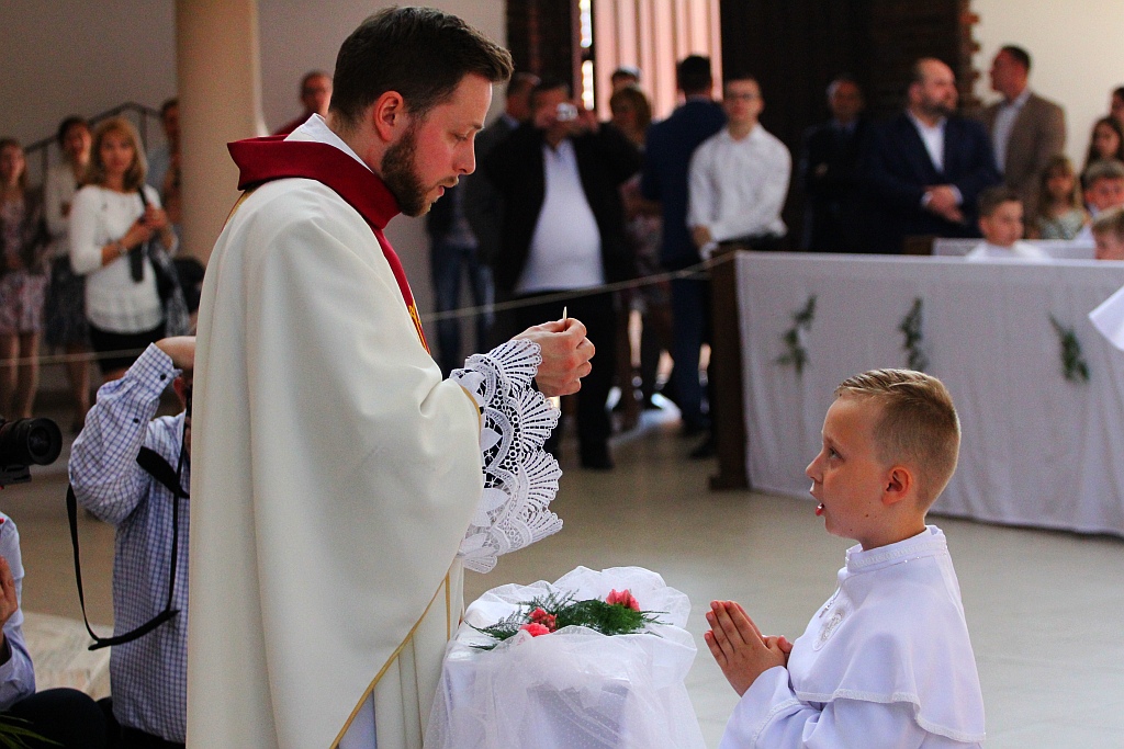 Pierwsza Komunia święta w kościele Matki Bożej Królowej Polski
