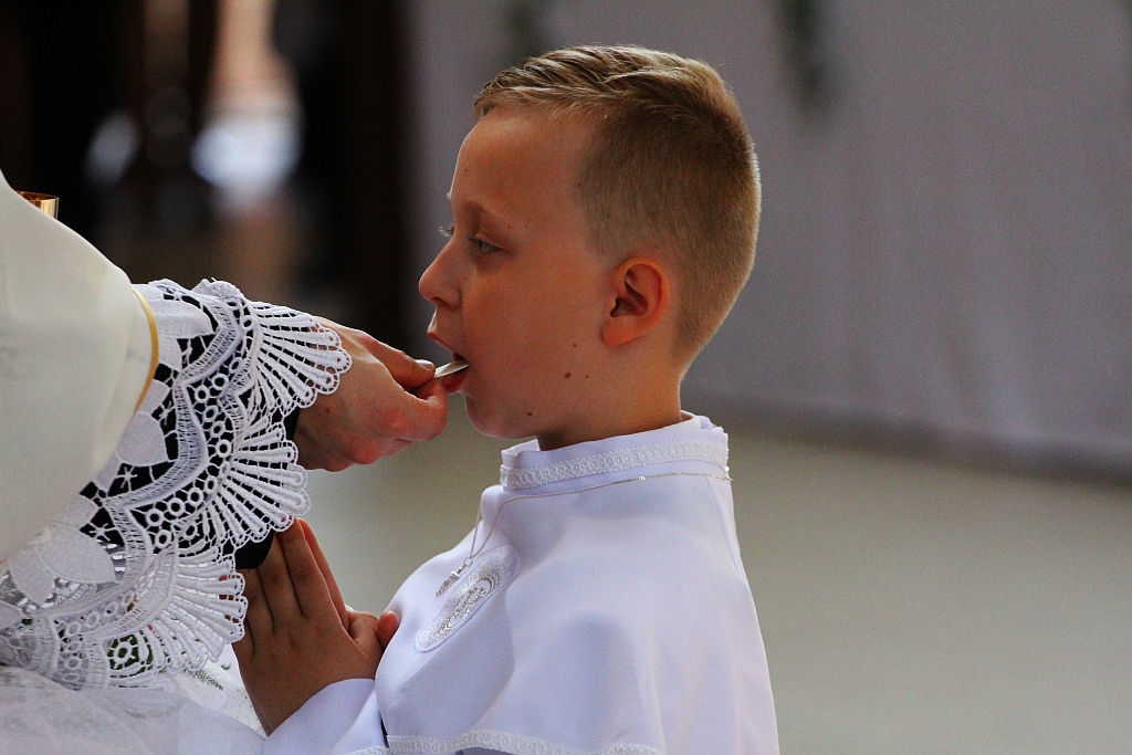 Pierwsza Komunia święta w kościele Matki Bożej Królowej Polski