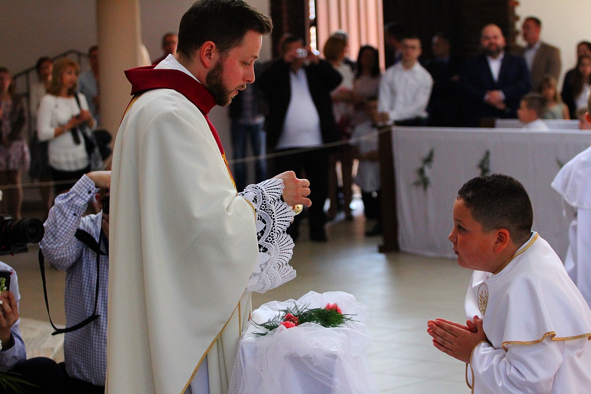 Pierwsza Komunia święta w kościele Matki Bożej Królowej Polski