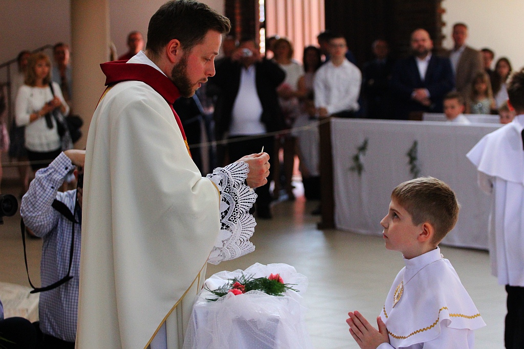 Pierwsza Komunia święta w kościele Matki Bożej Królowej Polski