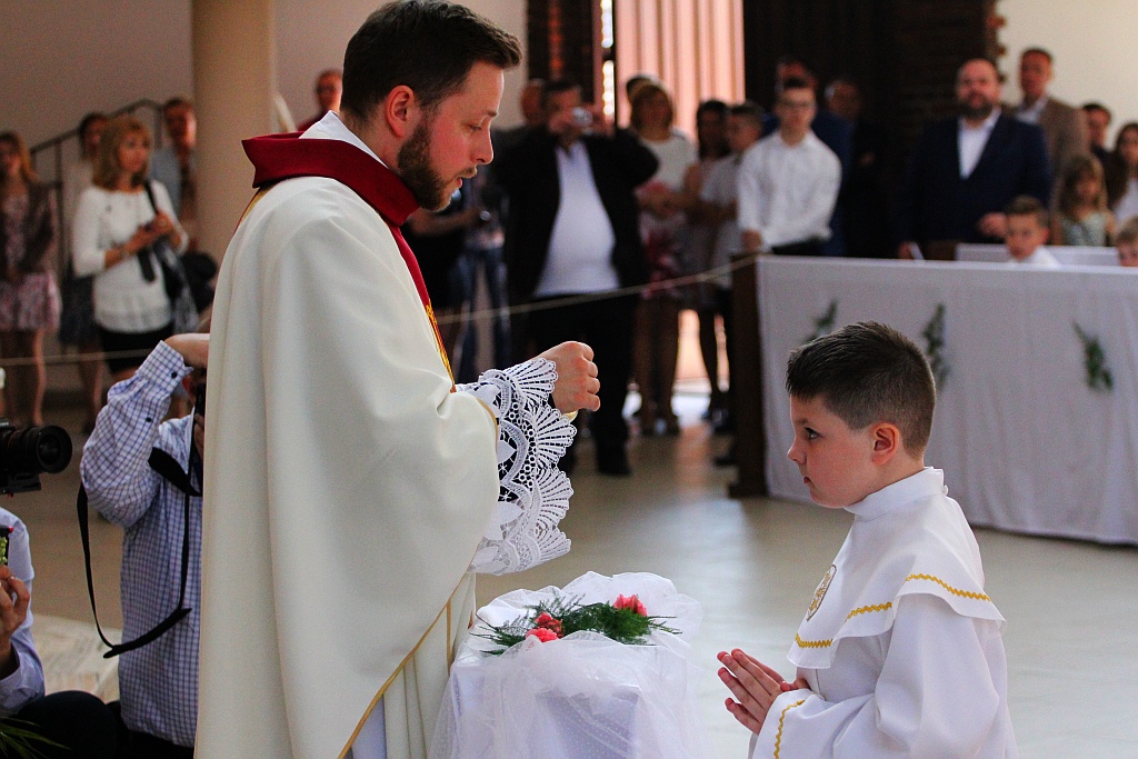 Pierwsza Komunia święta w kościele Matki Bożej Królowej Polski