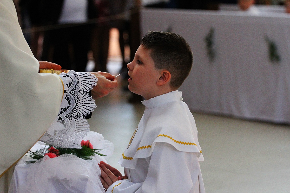 Pierwsza Komunia święta w kościele Matki Bożej Królowej Polski