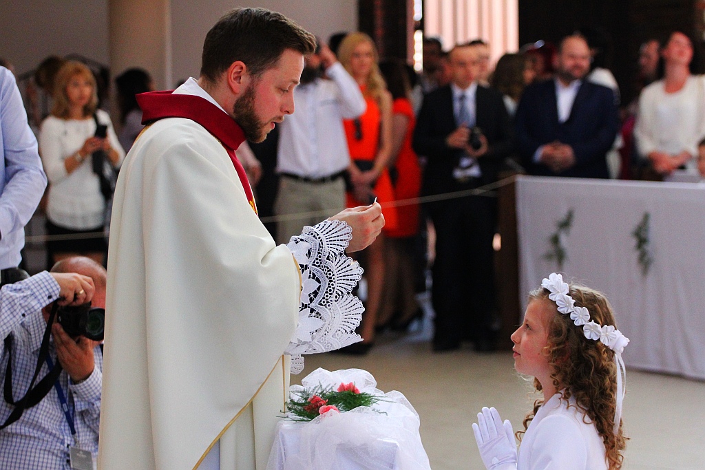 Pierwsza Komunia święta w kościele Matki Bożej Królowej Polski