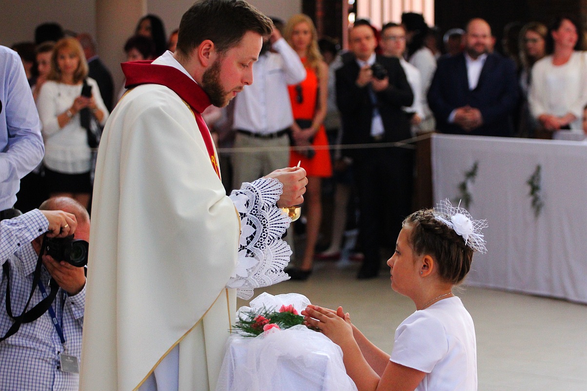 Pierwsza Komunia święta w kościele Matki Bożej Królowej Polski