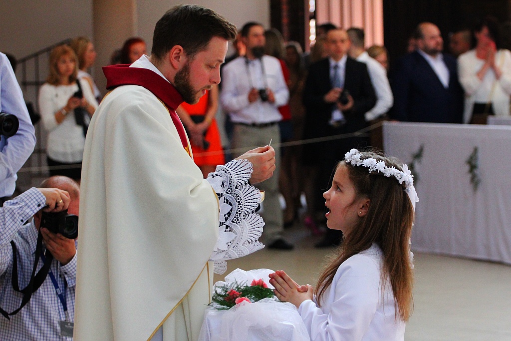 Pierwsza Komunia święta w kościele Matki Bożej Królowej Polski