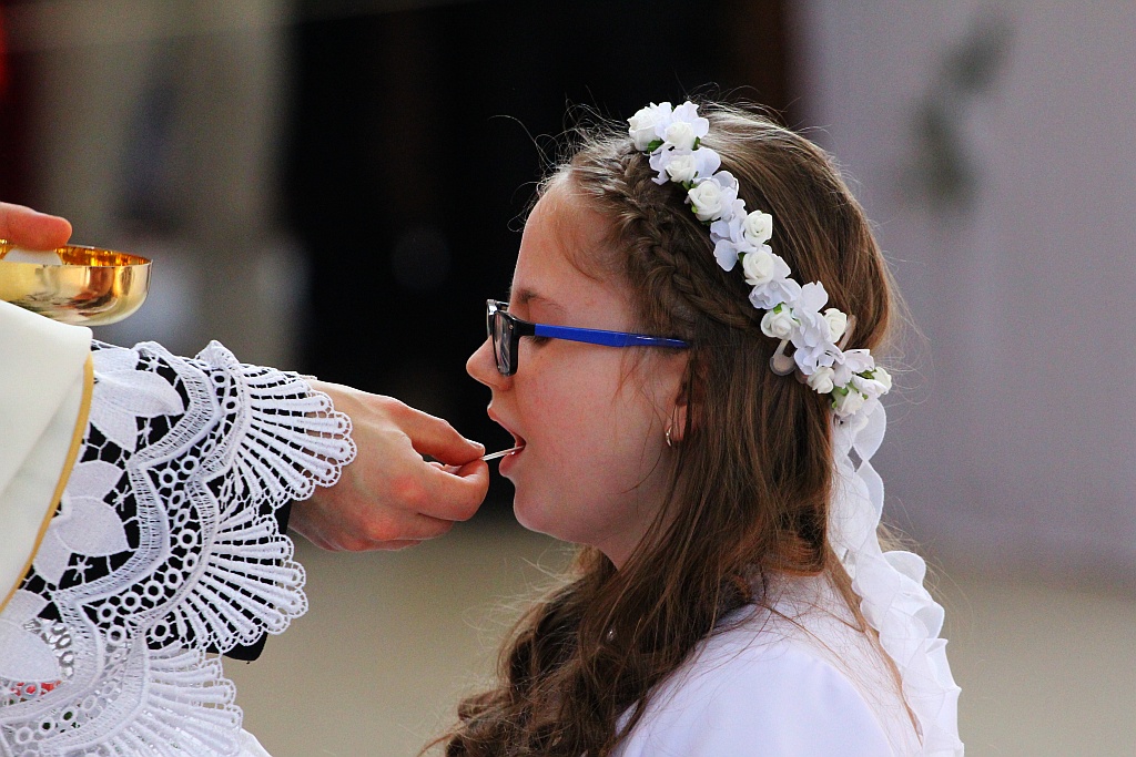 Pierwsza Komunia święta w kościele Matki Bożej Królowej Polski